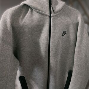 Nike Men’s Light Gray Full-Zip Performance Hoodie Jacket
